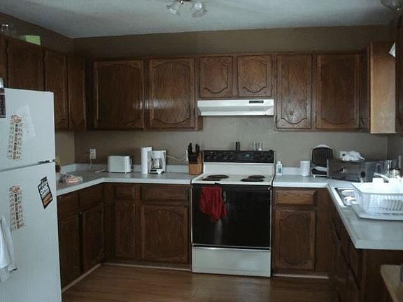 5th image of 137 18th Ave N