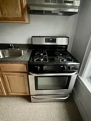 Rented by Astorian Realty Group LLC | media 9