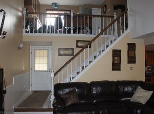 6 Gothic Ln, Lockport, NY 14094