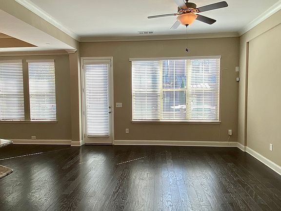 3rd image of 240 Dellwood Dr SE