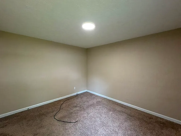 3398 Winsford Rd — Photo 15