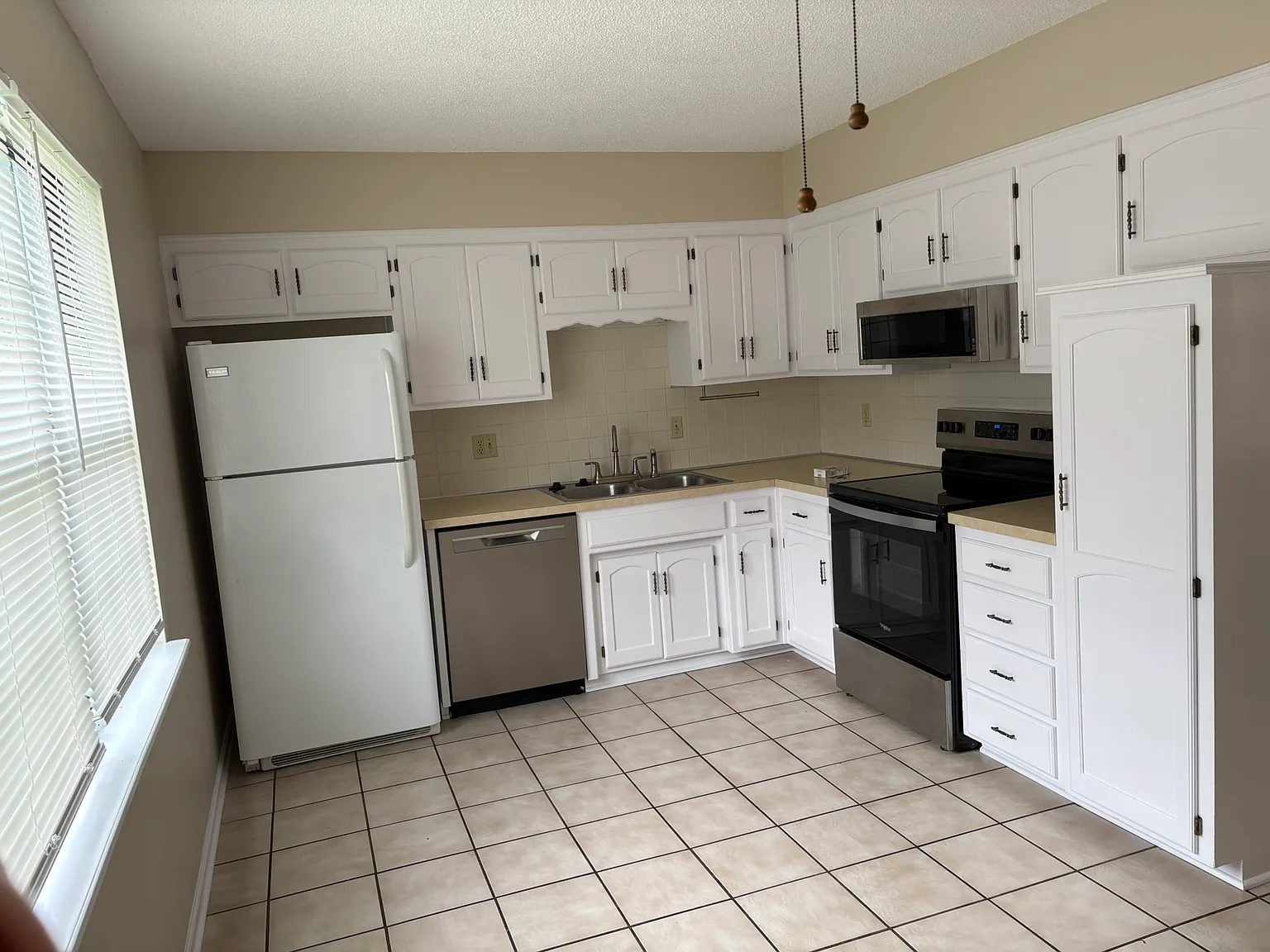 3 bed, 1400 sqft, $1,795 — Photo 4