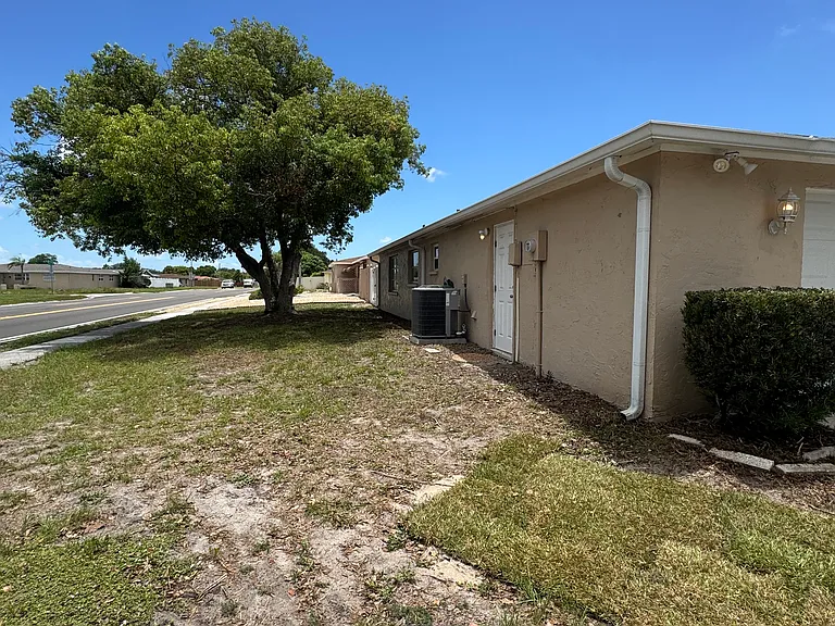 7140 Fox Hollow Dr — Photo 3