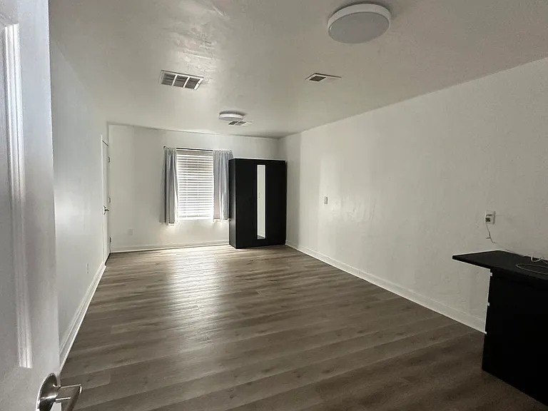2705 Garnet Ave #2C — Photo 5