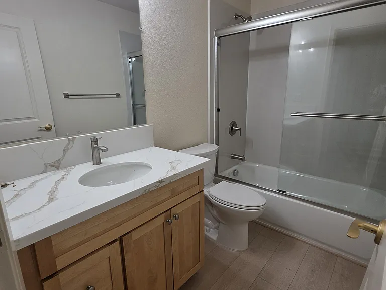 1060 Rio Ln #C — Photo 7