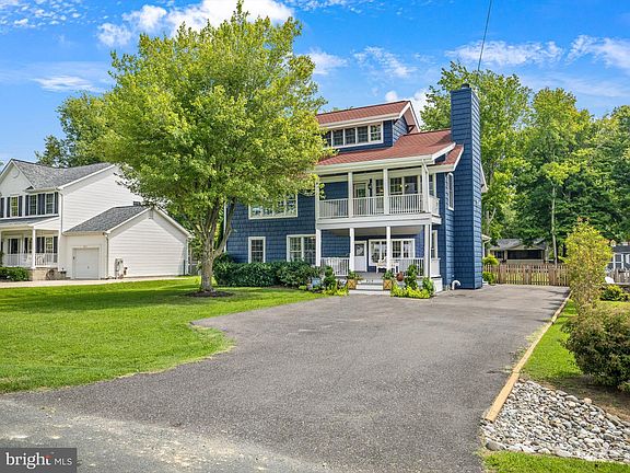 2nd image of 909 Bayside Dr
