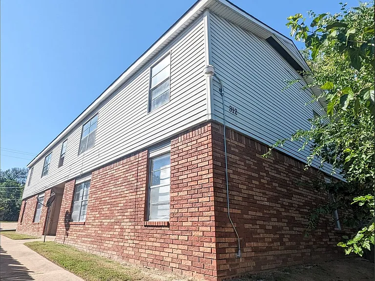 312 N Wilson Ave #C — Photo 1