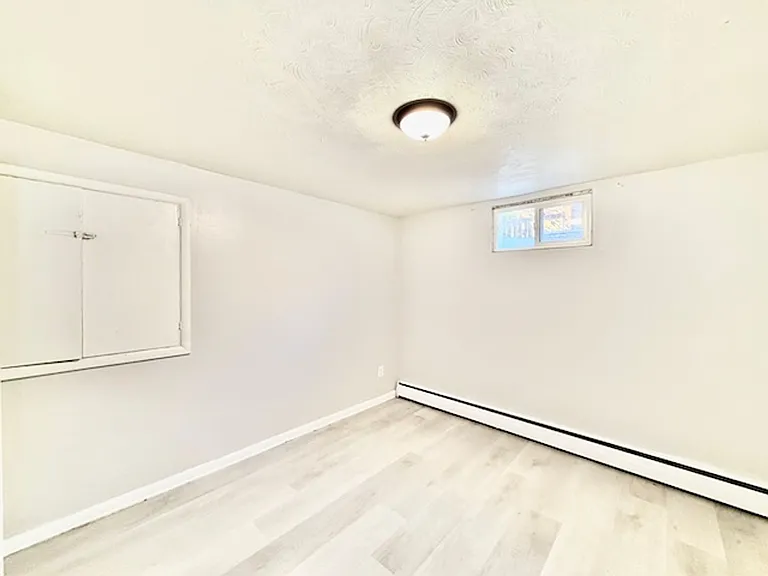 180 Laurel St — Photo 19