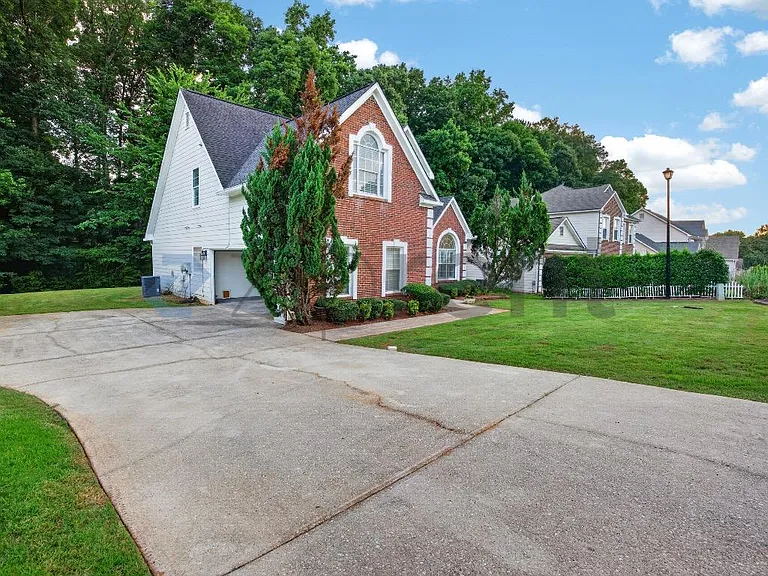 4584 Garden City Dr — Photo 3