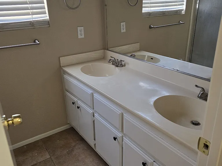 13715 El Rio Ln — Photo 12