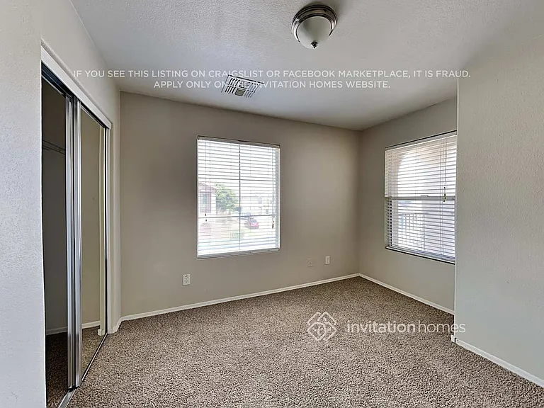 1515 E Sheraton Ln — Photo 12