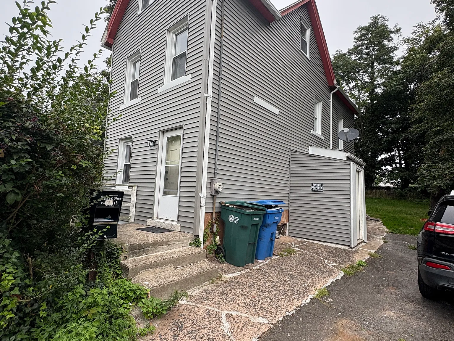 4 bed, $2,500 — Photo 1