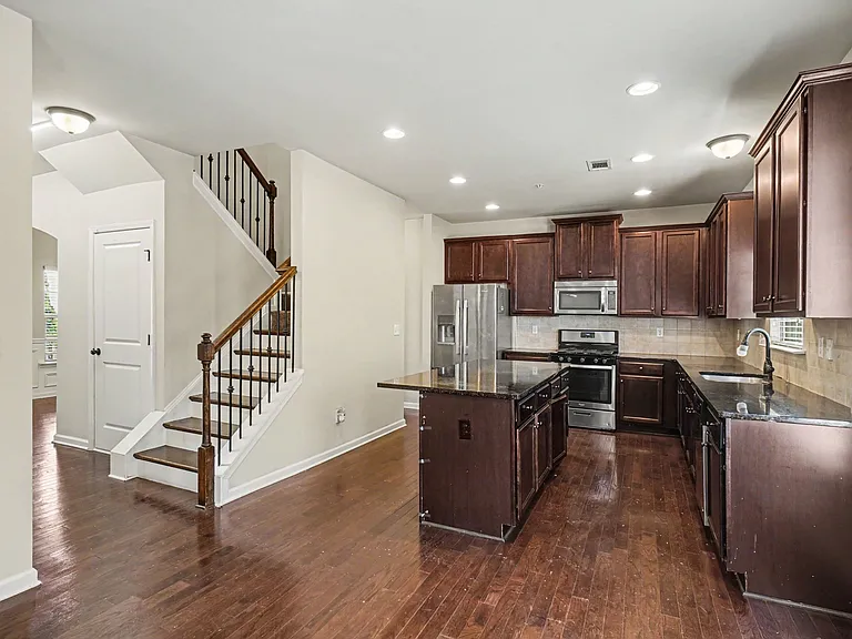 333 Summit Village Dr — Photo 6