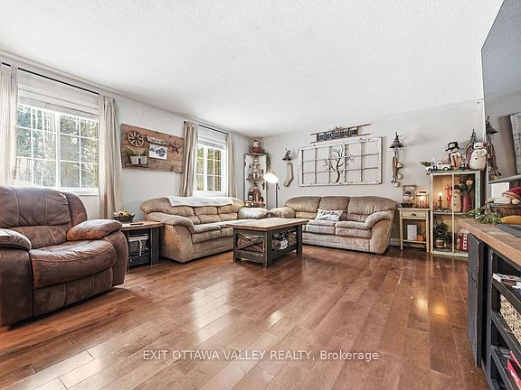 5th image of 16 Heritage Dr