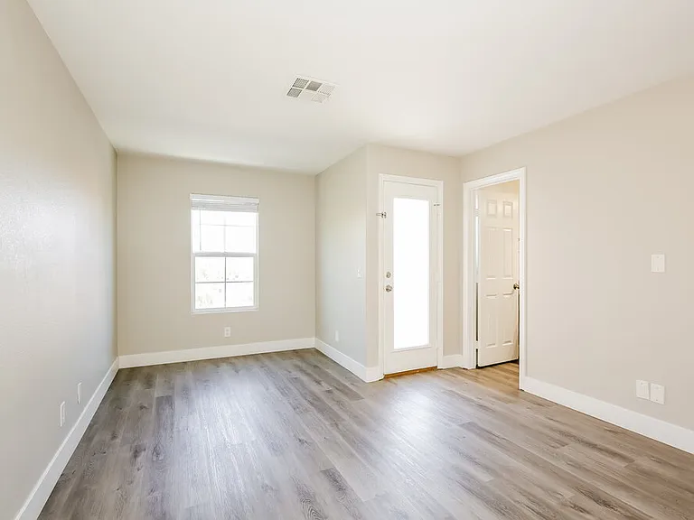 9205 Millikan Ave — Photo 10