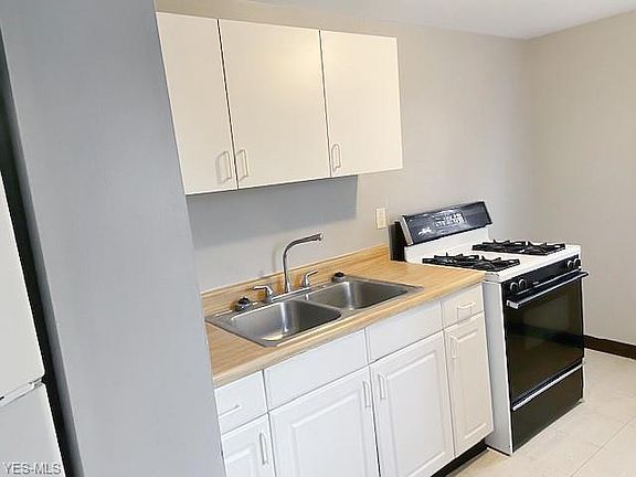 2nd image of 303 Medina St