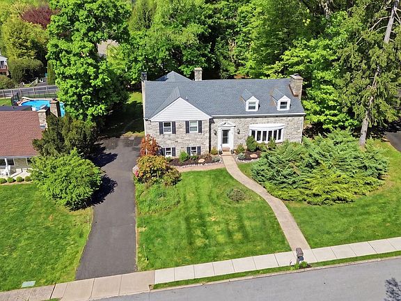 3rd image of 1363 Panther Rd