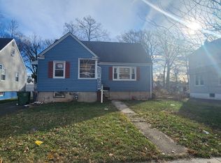 327 W 3rd Ave, Roselle, NJ 07203