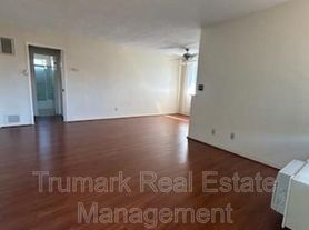 4619 Lexington Ave