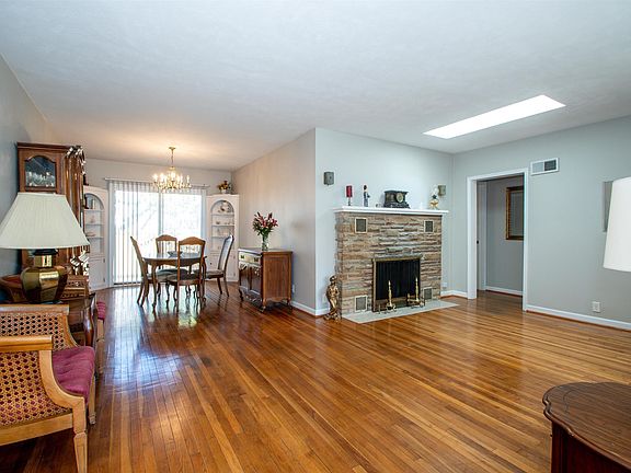 4th image of 619 W Knoll Crest Dr
