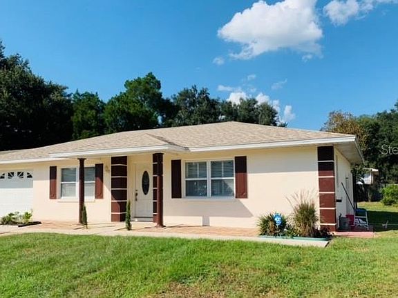 3rd image of 2711 Lakewood Ln