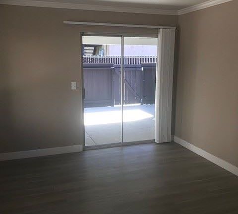 3rd image of 2559 White Oak Pl APT A