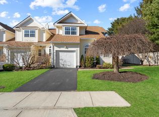 15 Blueberry Ct, Melville, NY 11747