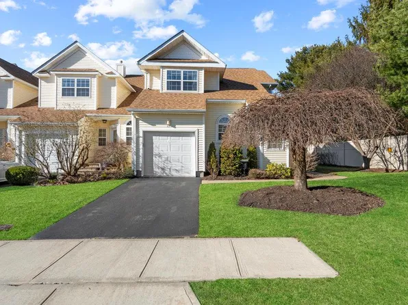 15 Blueberry Court, Melville, NY 11747