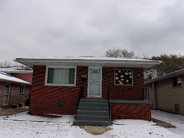 1st image of 789 Superior Ave