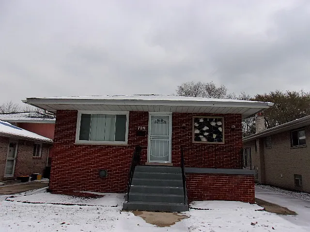 789 Superior Ave photo 1