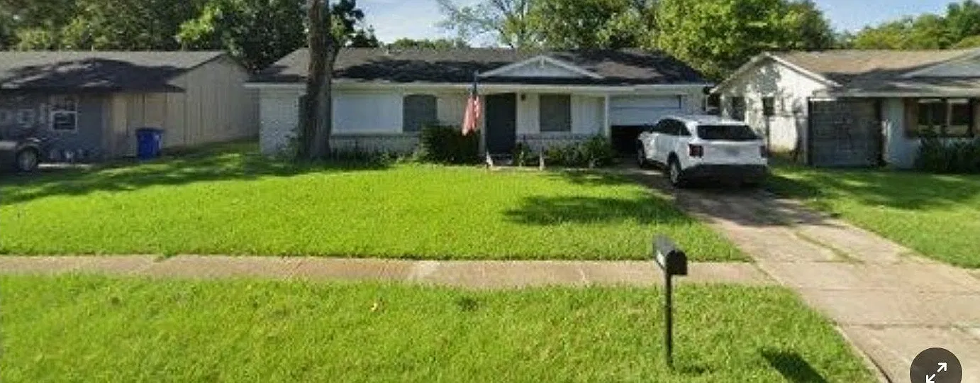 15115 Oakwood Ln — Photo 2