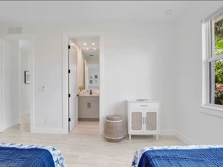 138 Greenbrier St — Photo 24