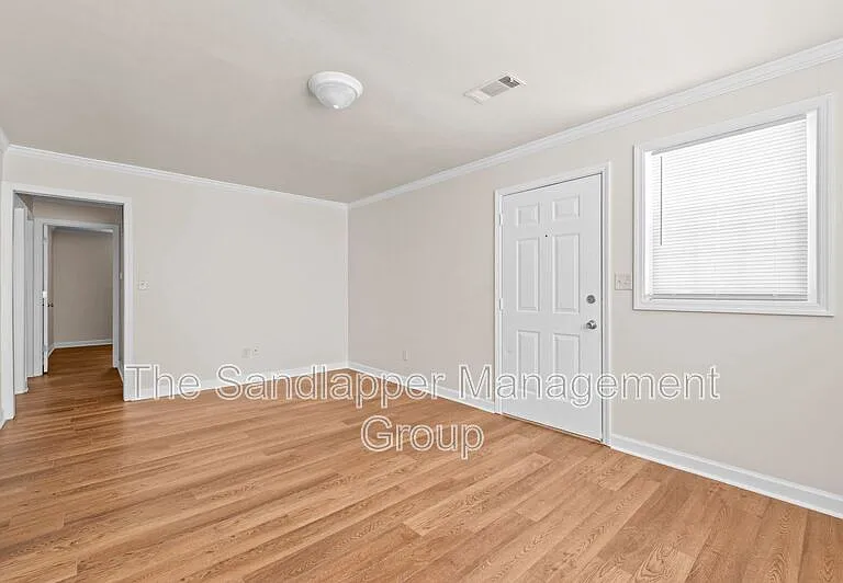 2214 Van Buren Ave #B — Photo 9