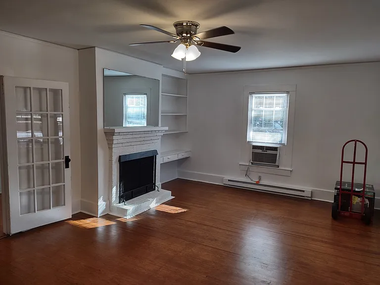 402 N Main St — Photo 16
