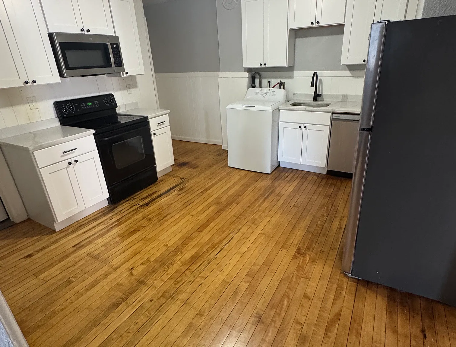 2 bed, 800 sqft, $1,750 — Photo 1