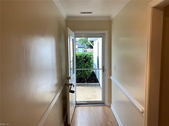 3rd image of 2208 Glen Ray Ct