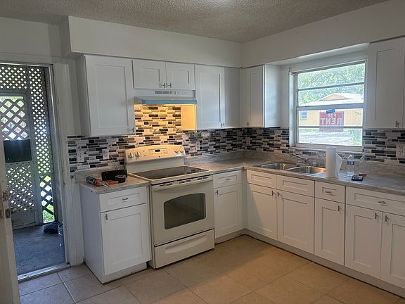 2nd image of 1710 Birchwood Cir APT 2