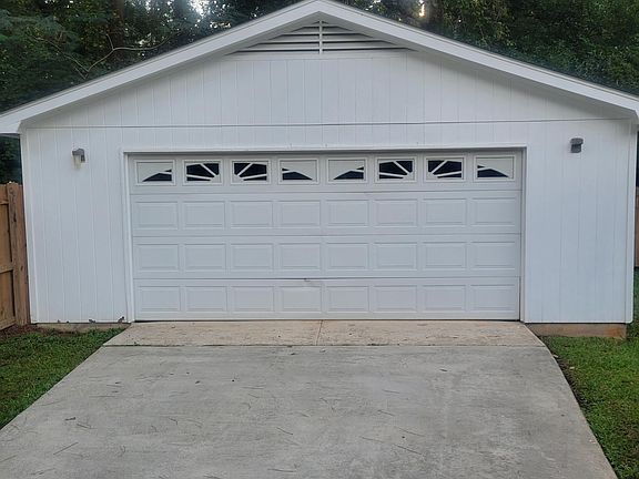 Detached Garage