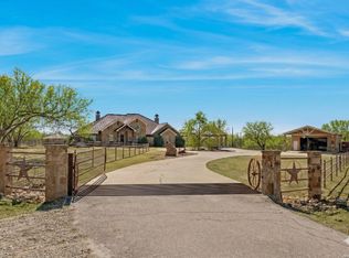819 County Road 356, Vernia, TX 78121