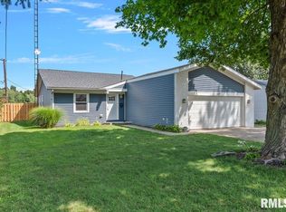 107 Buckingham Rd, Chatham, IL 62629