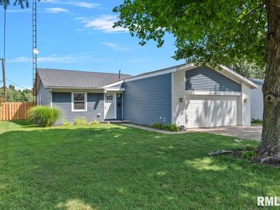107 Buckingham Rd, Chatham, IL, 62629