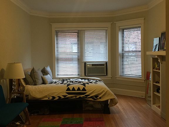 5th image of 805 W Cornelia Ave APT 2N
