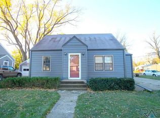 301 E 4th Ave, Lennox, SD 57039