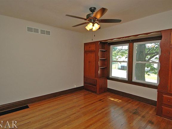 5th image of 1001 E Emerson St