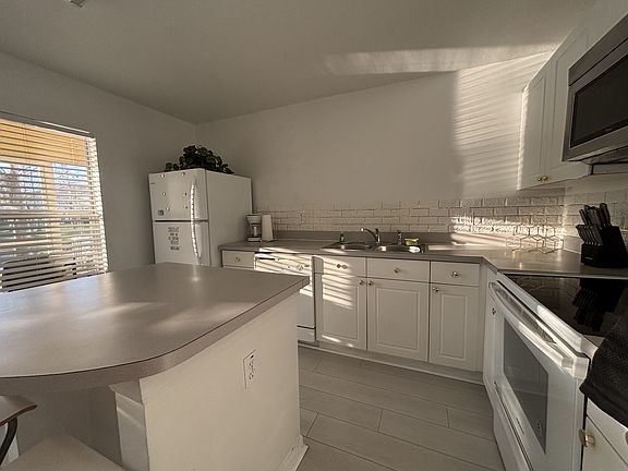 4th image of 2833 Club Cortile Cir