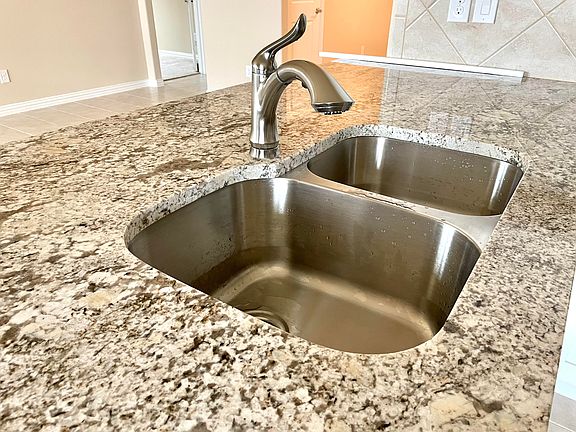 5th image of 336 Marble Creek Dr