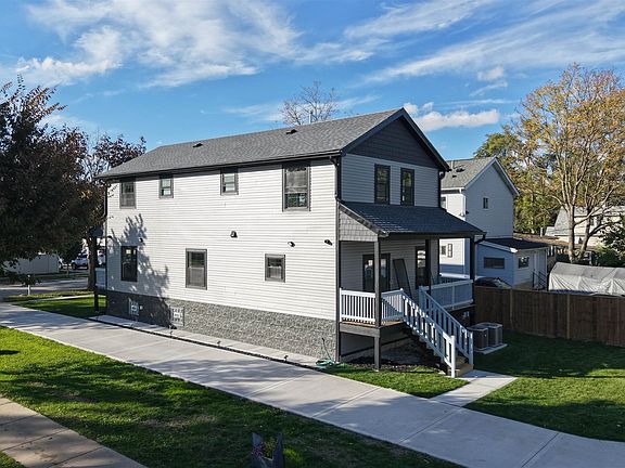 5th image of 859 John St