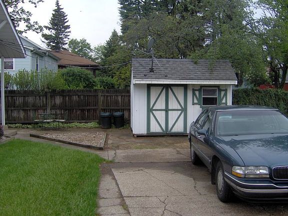 3rd image of 1308 1/2 Lincolnway E