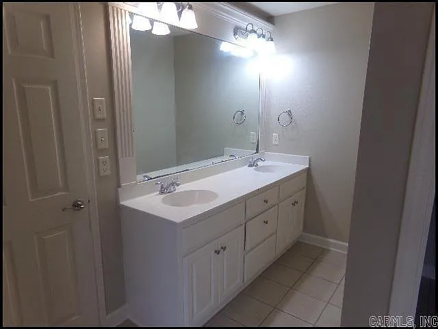 31 Congressional Dr — Photo 17