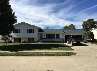 2005 S Sycamore St, Effingham, IL 62401